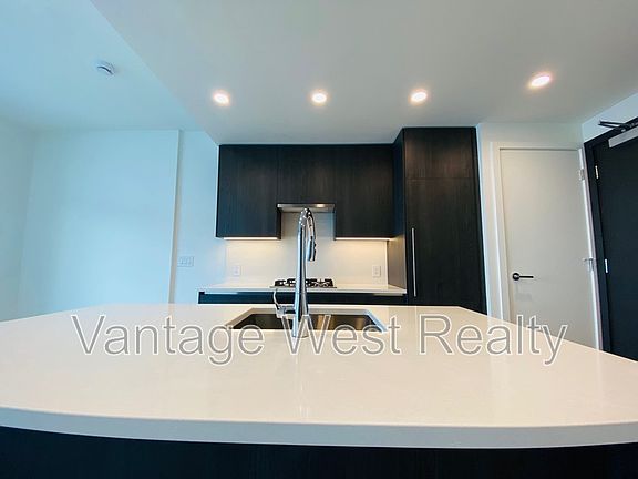 3rd image of 1626 Water St #3301