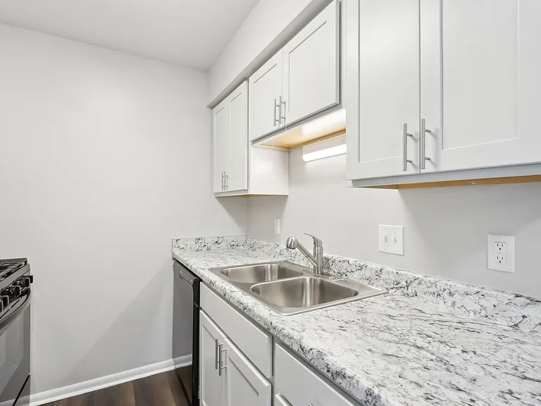 Mayfair Apartments — Photo 10