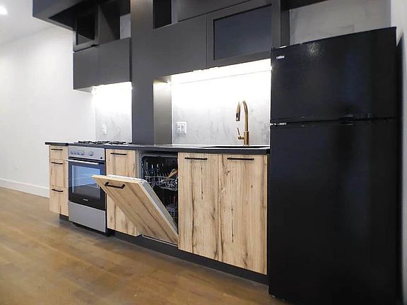 2nd image of 1052 Dean St #4P