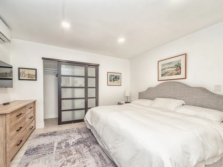 1232 N June St #B — Photo 4