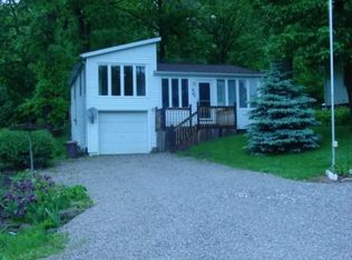 6183 Lakeshore Dr, Brooklyn, IA 52211