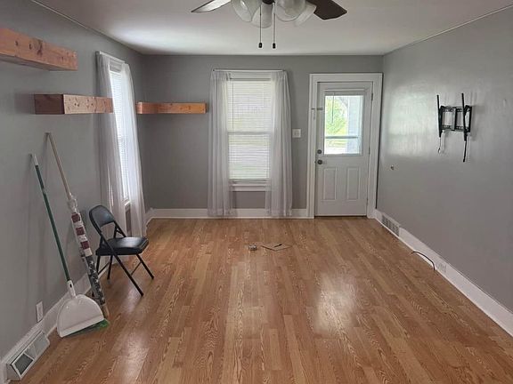 2nd image of 927 S 22nd St