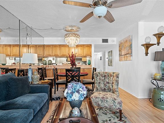 4th image of 835 18th St APT 106
