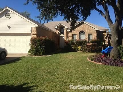 Front of Home : Beautiful front yard with a live oak and health St Augustine grass.