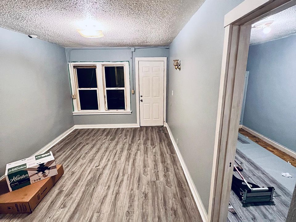 2nd image of 305 10th St SE #5