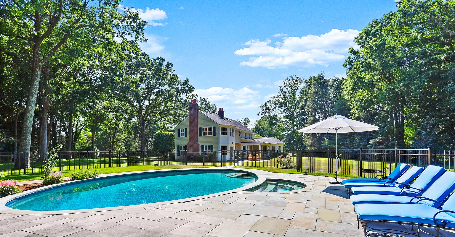 298 Brookside Rd photo 1