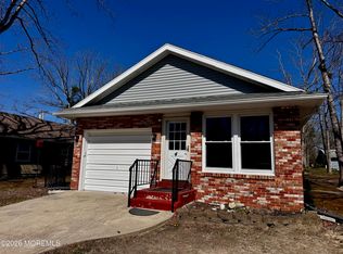 4 Dogwood Rd, Manahawkin, NJ 08050