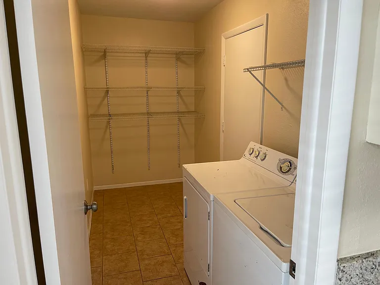 4001 Sandpointe Dr — Photo 13