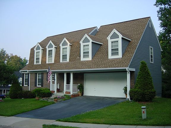 2nd image of 8029 Oak Hollow Ln