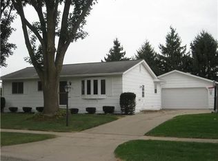 2950 1st St, Marion, IA 52302