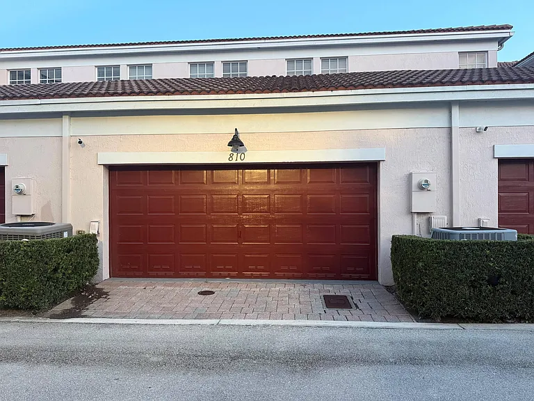 810 NW 83rd Ln — Photo 21