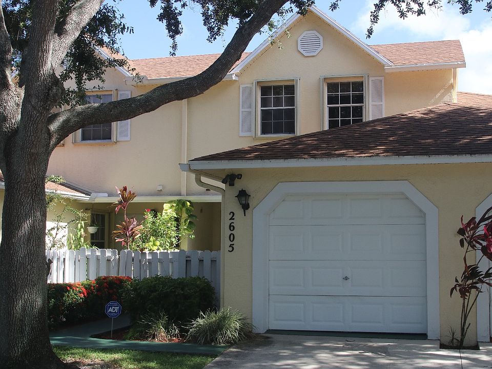 1st image of 2605 Maplewood Dr