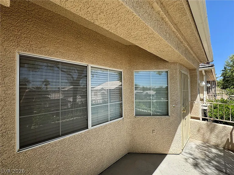 1326 Dusty Creek St — Photo 5