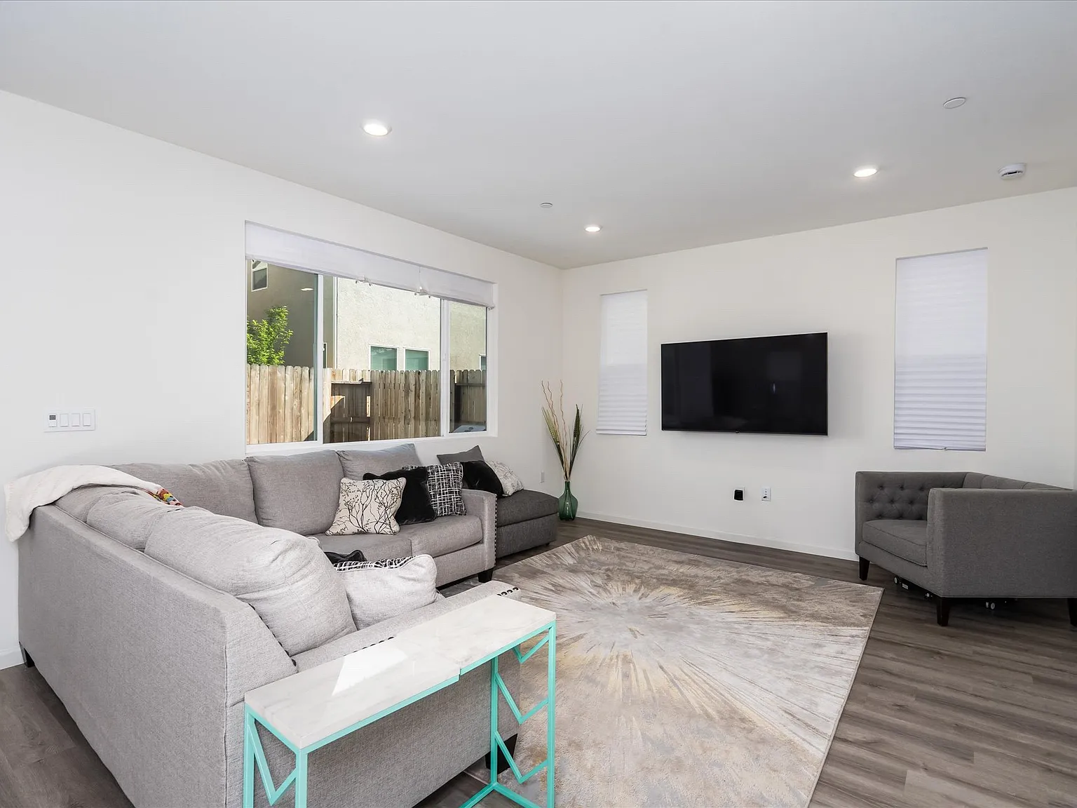 3 bed, 1892 sqft, $2,695 — Photo 4