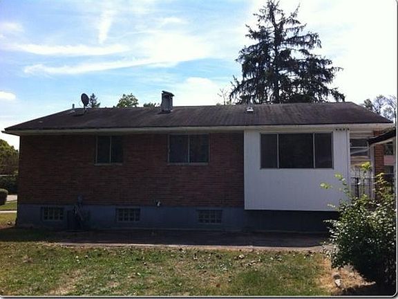4th image of 196 Brookhaven Ave
