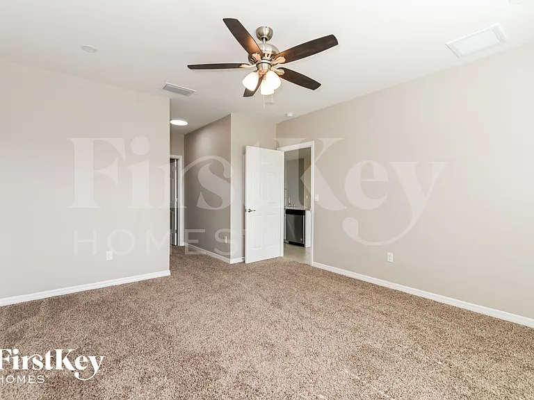 2825 NE 2nd Ave — Photo 8