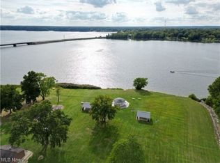 16646 Oakwood Dr, Lake Milton, OH