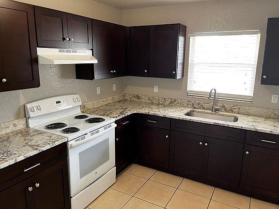 3rd image of 354 Pearlwood St