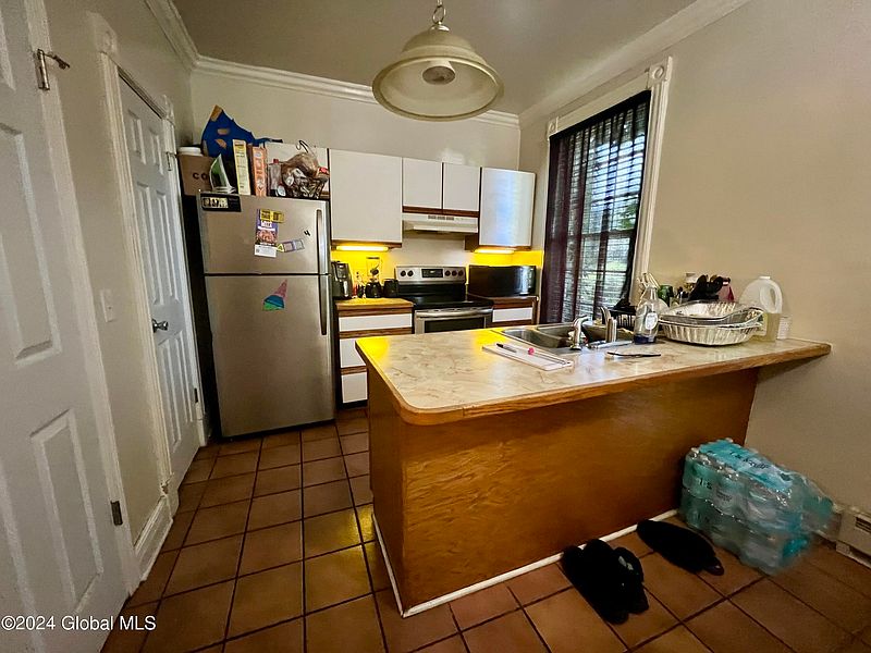 2nd image of 432 Clinton Avenue