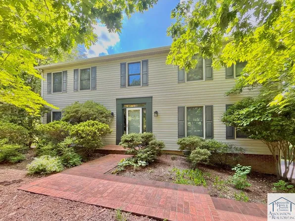 400 Stonewall Jackson Trl, Martinsville, VA 24112
