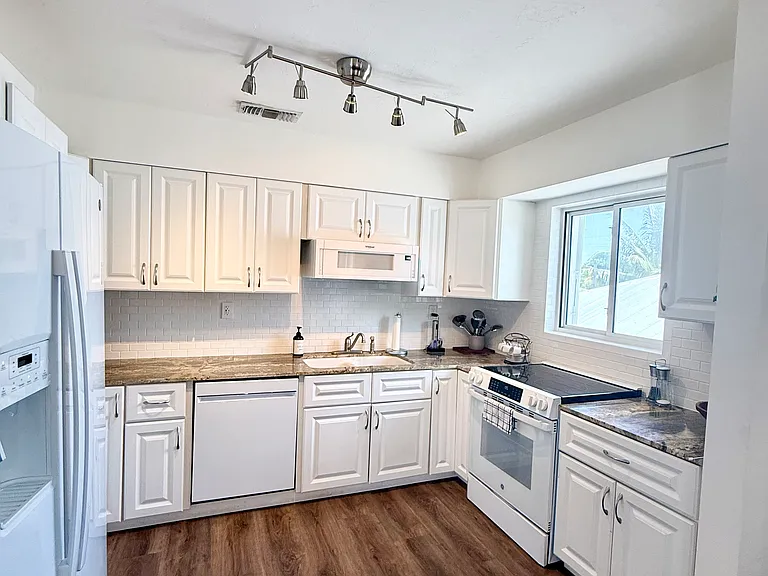 103 Marina Ave — Photo 7