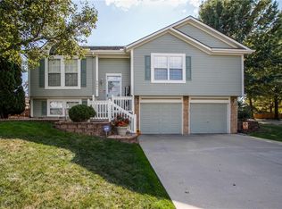 2601 NE Old Paint Rd, Lees Summit, MO 64063