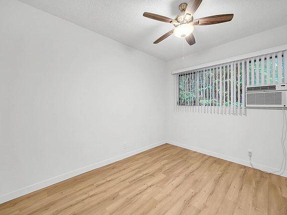 5th image of 5917 Chula Vista Way #15
