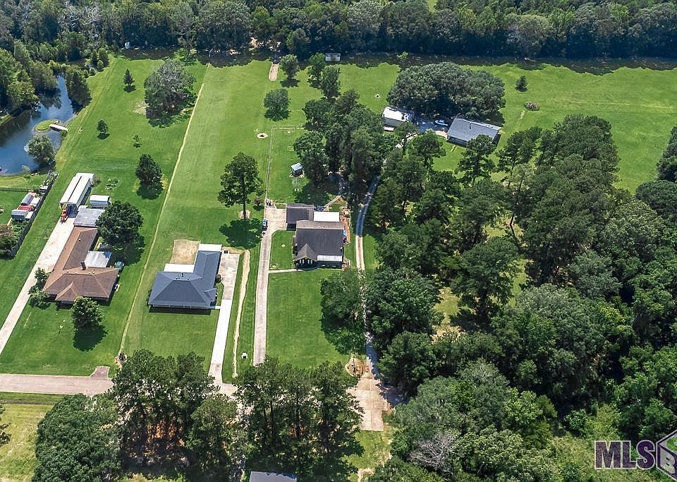 1st image of 15621 Pinewood Dr