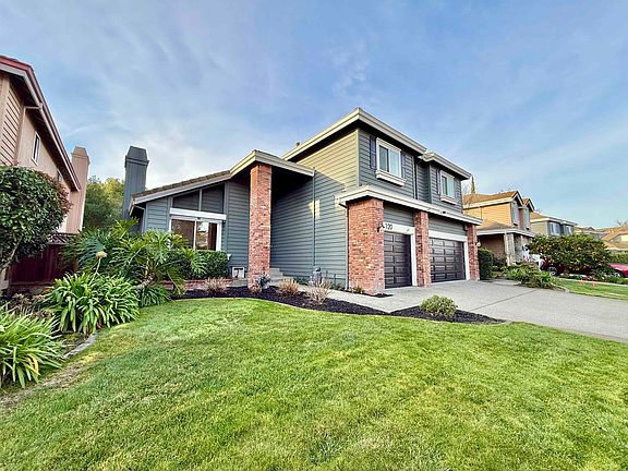 3rd image of 120 Canyon Lakes Way