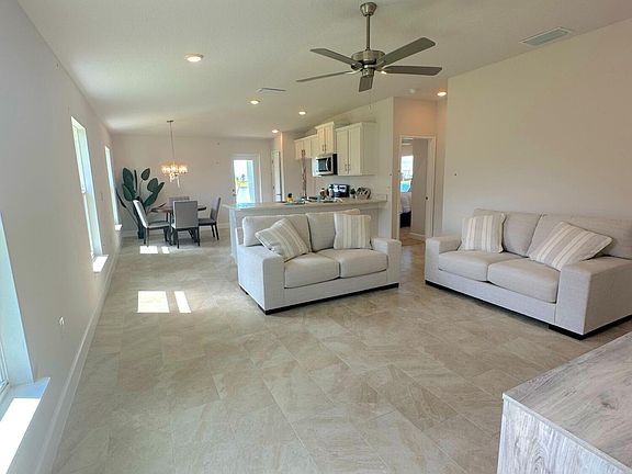 3rd image of 1280 SE Canfield Cir SE