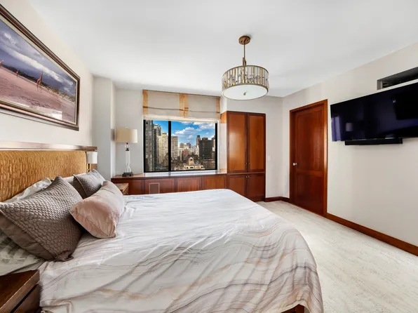 309 East 49th Street image 8 of 17