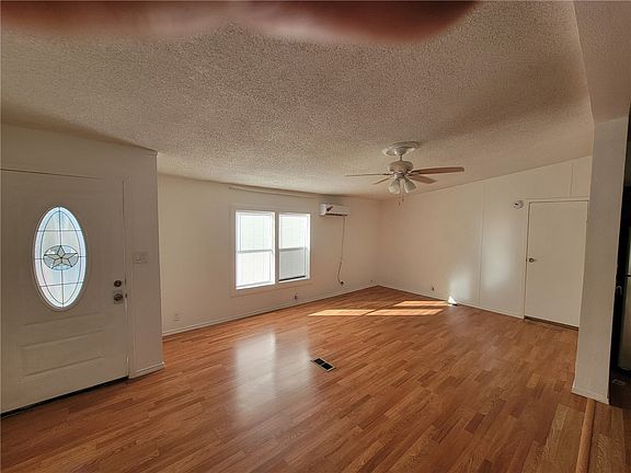 4th image of 804 Yaupon Dr