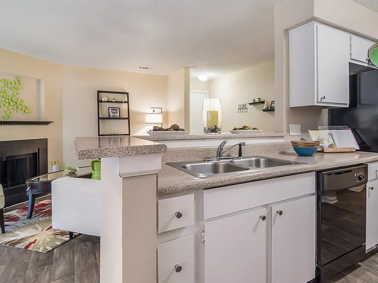 Poplar Place — Photo 9