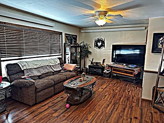 3rd image of 935 N 11th Ave