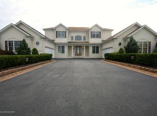 16 Grant Dr, Cream Ridge, NJ 08514