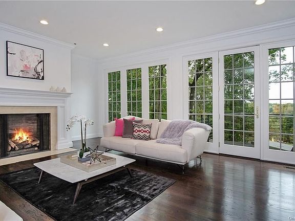 4th image of 14 Rockhill Ln