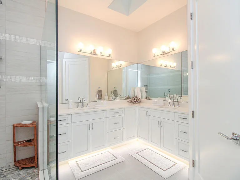 453 8th Ave S #106 — Photo 37