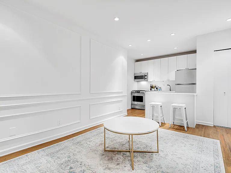 226 E 70th St #3G — Photo 3