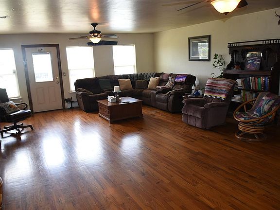 5th image of 301 Chico Dr
