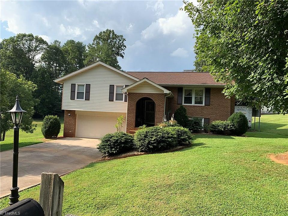 1st image of 142 Belle Brook Ave