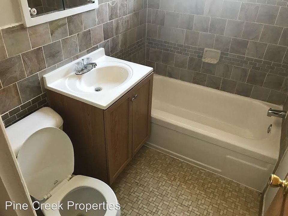 2nd image of 3638 W 117th St APT 7