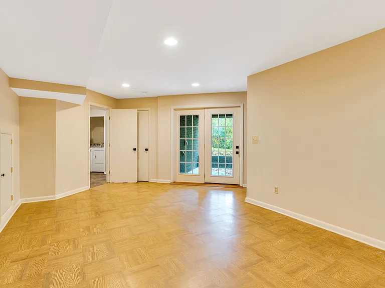 201 S Palisades Dr — Photo 20