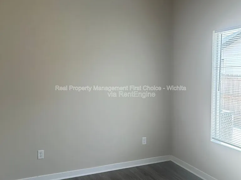 1736 E Decarsky Ct — Photo 26