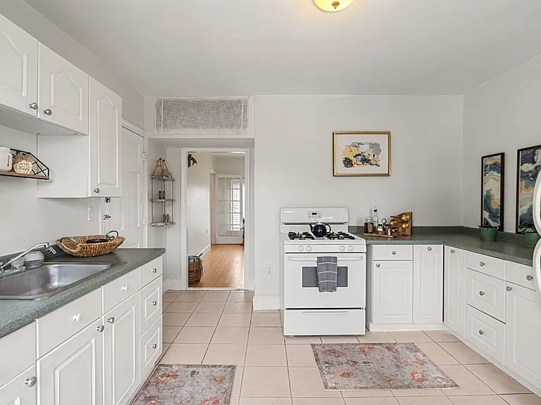 377 Dorchester St #3 — Photo 9