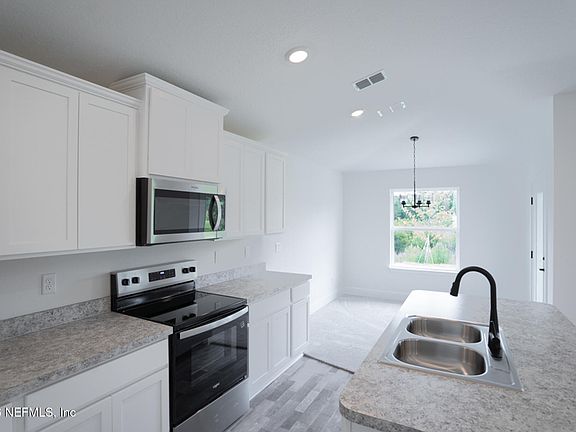 5th image of 8357 HELMSLEY Boulevard