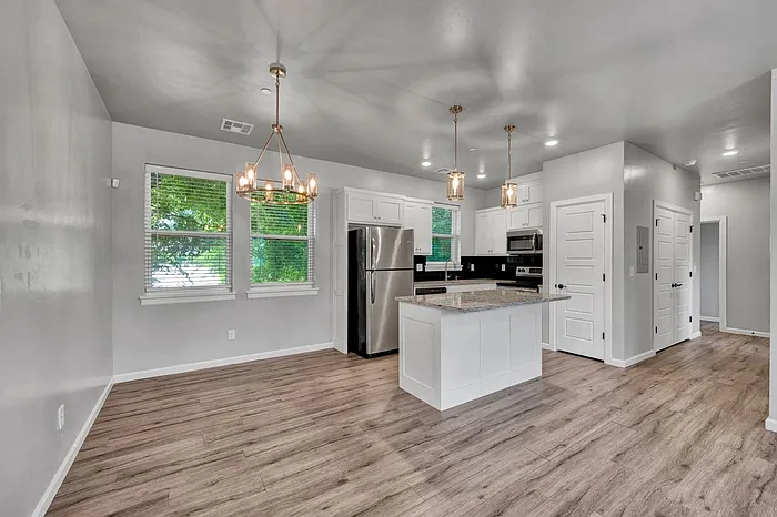 1138 N Blackwelder Ave #3 — Photo 7