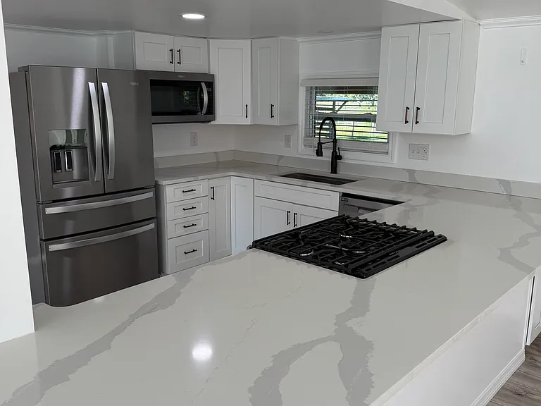 978 Bay Dr — Photo 3