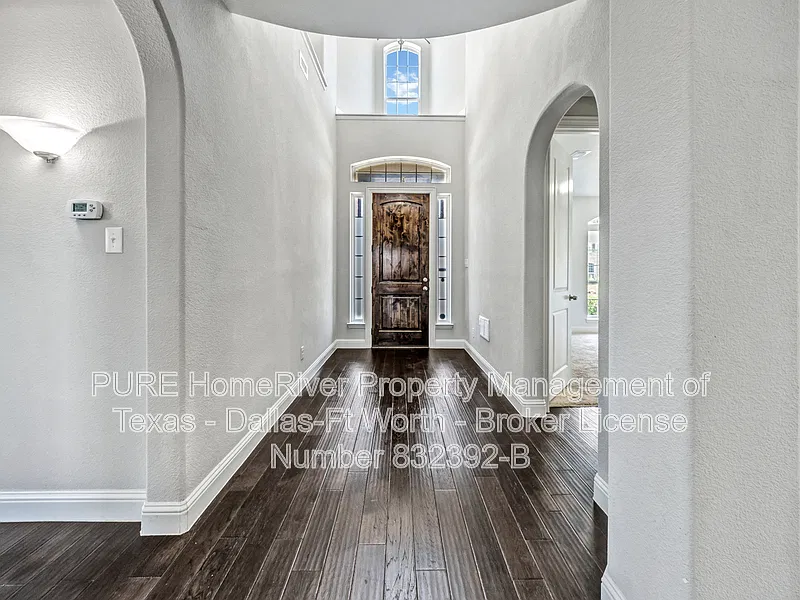 5 bed, 4.0 bath, 3367 sqft, $3,900 — Photo 4