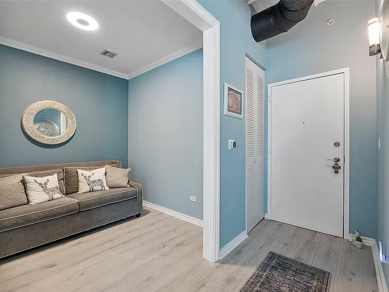 313 NE 2nd St #204 — Photo 5