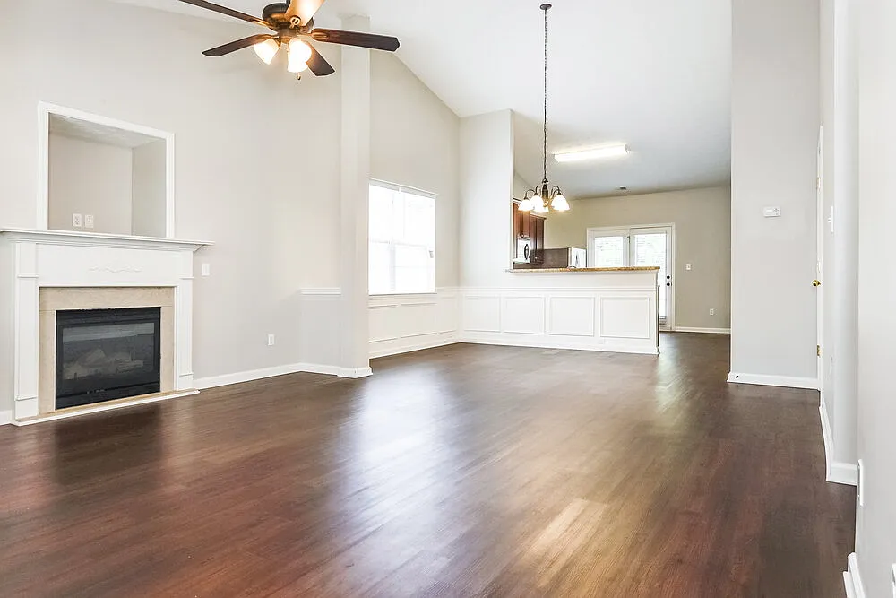 3 bed, 2.0 bath, 1485 sqft, $2,015 — Photo 4
